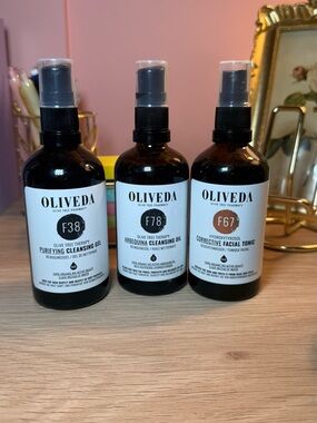 Oliveda F-Series 2 Pump + Mist Skincare Trio